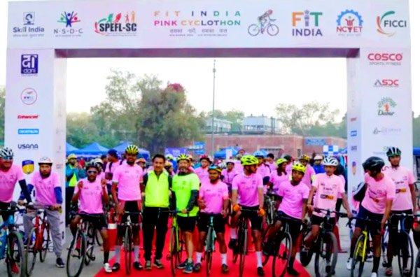 गुलाबी रंग में रंगे दिल्ली के रास्ते, फिट इंडिया पिंक साइक्लोथॉन 2024 का आगाज