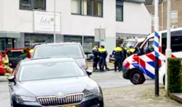 नीदरलैंड के एडे शहर में 3 बंधकों को रिहा किया गया