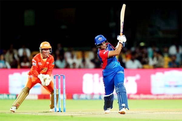 दिल्ली कैपिटल्स ने गुजरात जायंट्स को सात विकेट से हराया