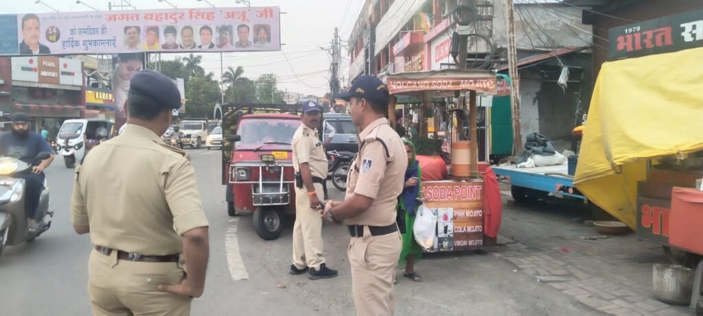 यातायात में बाधक ठेले- टपरे हटाए गए