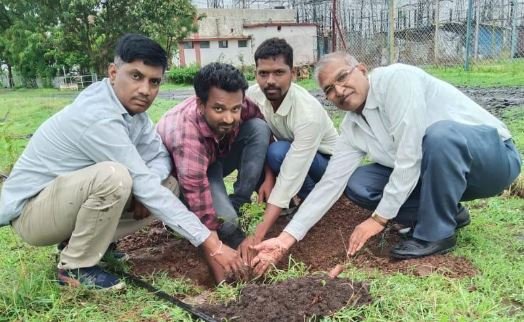 रीवा के विभिन्न सब स्टेशनों और रहवासी कालोनियों पर हुआ पौधरोपण