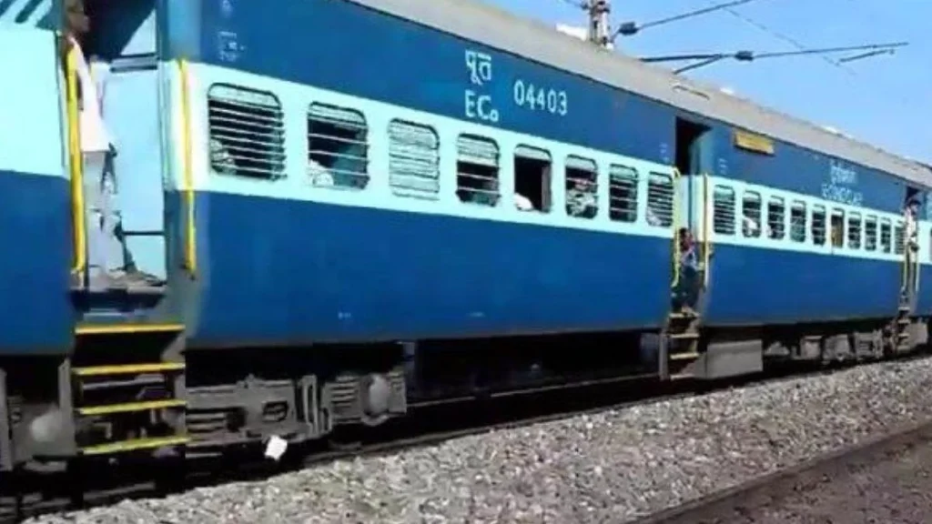 अंबेडकर नगर-बलिया के बीच चलेगी महाकुंभ मेला विशेष ट्रेन