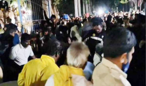 तिरुमाला में टोकन जारी करने वाले केंद्र पर मची भगदड़ में चार लोगों की मौत