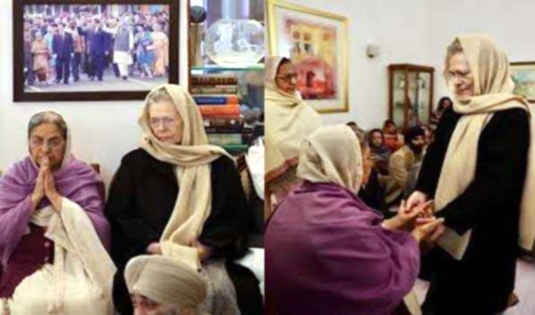 मनमोहन की याद में रखे अखंड पाठ में शामिल हुए सोनिया-खरगे