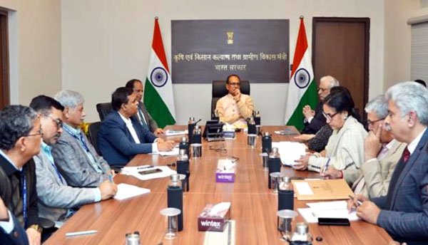 केंद्रीय मंत्री श्री शिवराज सिंह चौहान ने डेयरी और इससे संबद्ध क्षेत्रों में एनडीडीबी और इसकी सहायक संस्थाओं द्वारा की जा रही महत्वपूर्ण गतिविधियों की समीक्षा की