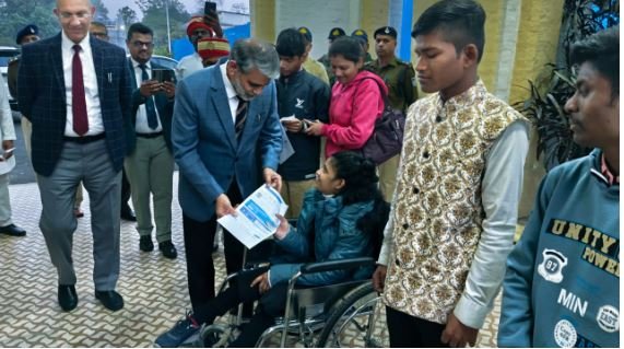 जॉय-राइड पर दिव्यांग बच्चे पहुंचे इंदौर