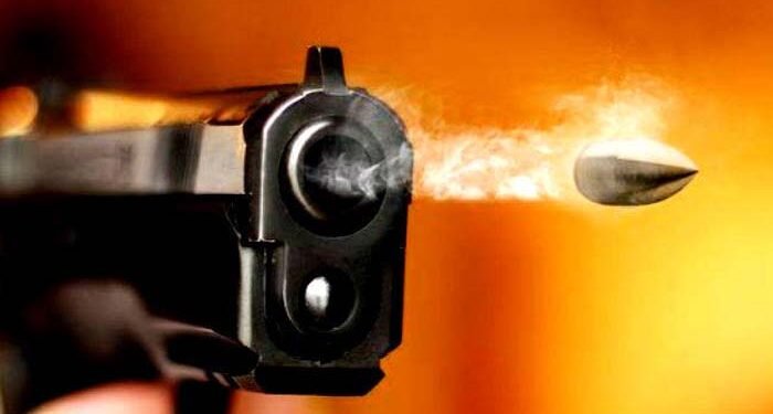 जमीन के विवाद पर अंधाधुंध चलीं गोलियां