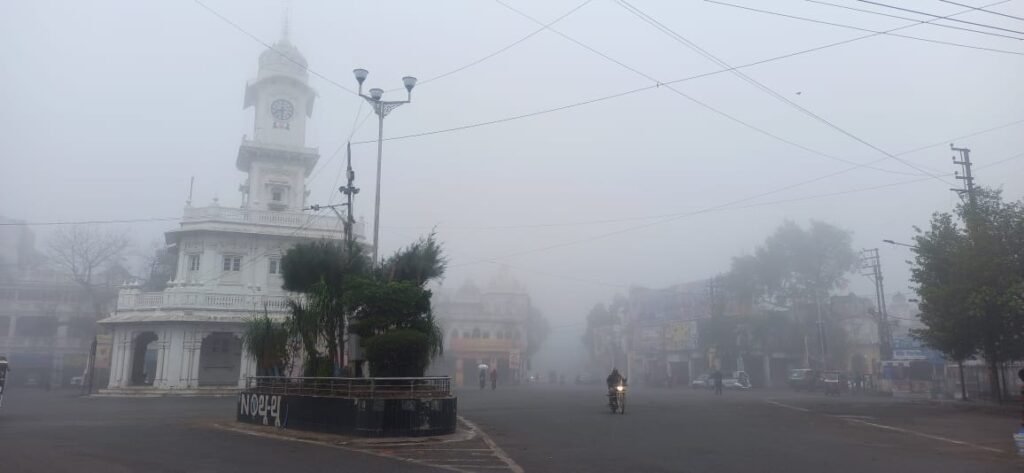 उज्जैन में घने कोहरे के साथ हुई नववर्ष की पहली सुबह