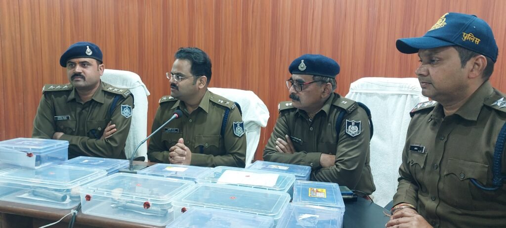 अवैध हथियार बनाने की फैक्ट्री में पुलिस का छापा..