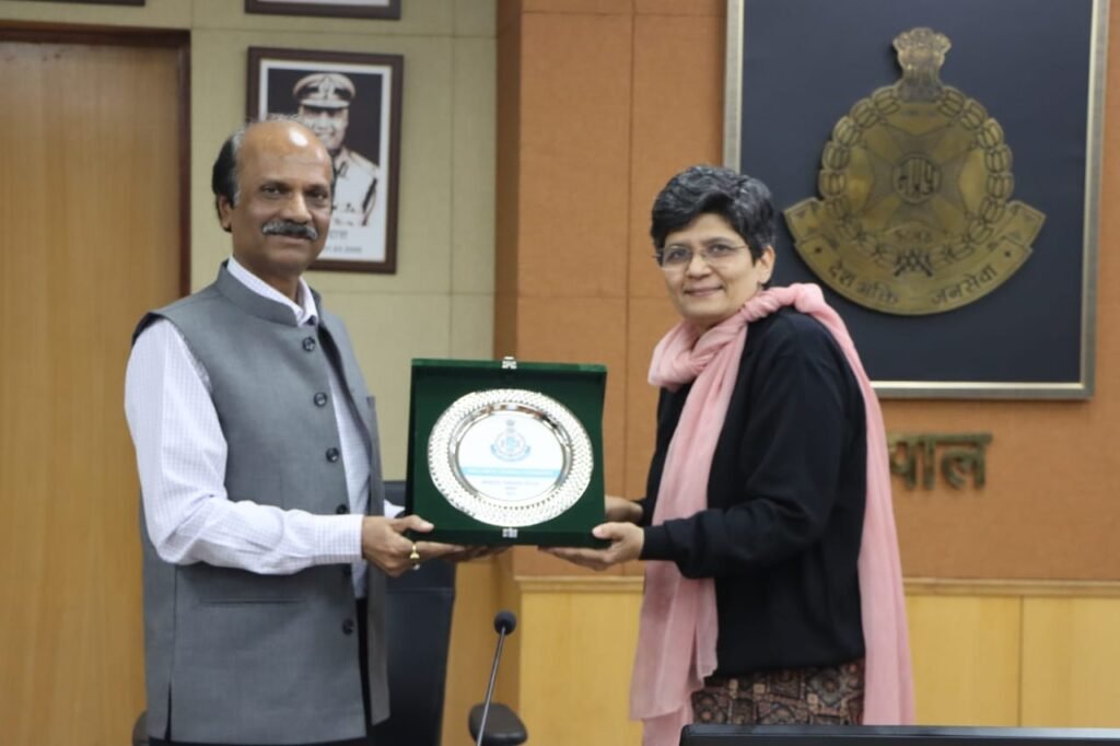 विदेश यात्रा से लौटे अधिकारियों का डी-ब्रीफिंग सत्र संपन्न 