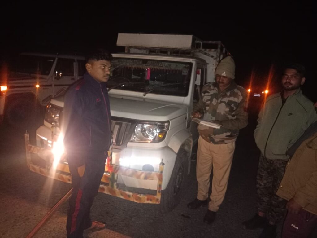 क्रूरता पूर्वक पशुओं के परिवहन में लगी पिकअप जप्त 