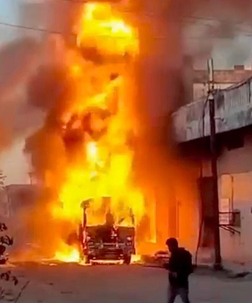 केमिकल से भरे टैंकर में लगी आग, बीस हजार लीटर पानी से बुझी