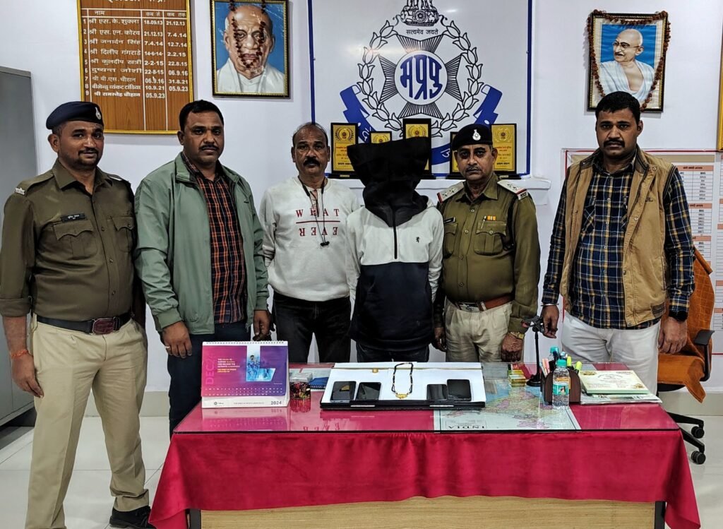 मोबाइल-जेवरात समेत 2.36 लाख का माल बरामद 