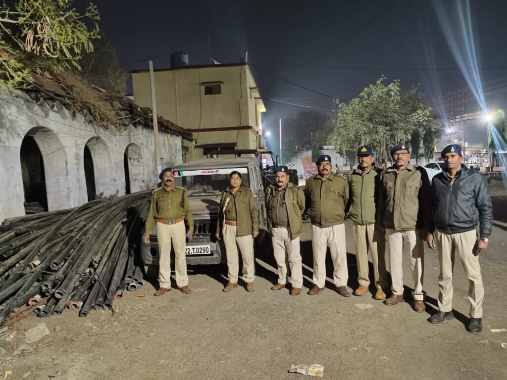 बोलेरो गाड़ी से देते थे चोरी की वारदात को अंजाम