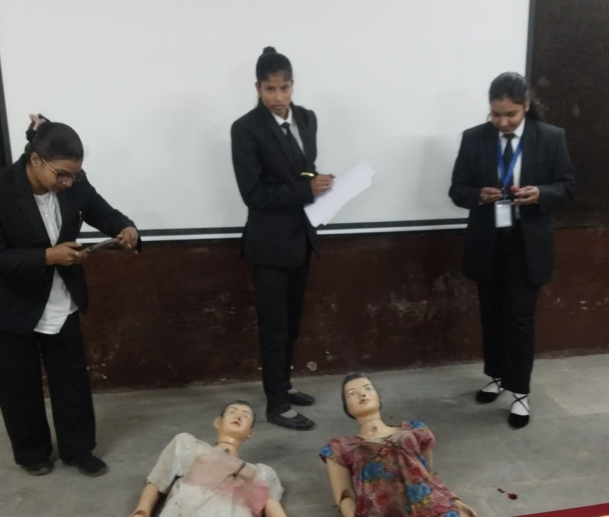 विधि छात्रों को मॉक ट्रायल सीन ऑफ क्राइम समझाया