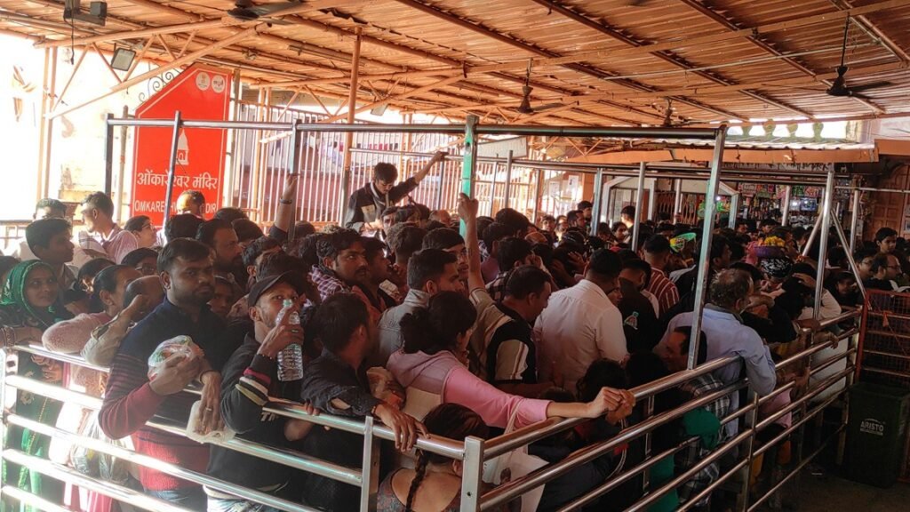 तीर्थनगरी में भक्तों का ओवर-फ्लो,प्रशासनिक इंतजाम जीरो