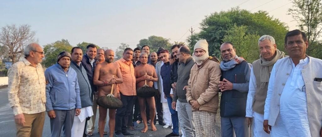 उपाध्याय विरंजन सागर महाराज का दमोह की ओर मंगल विहार 