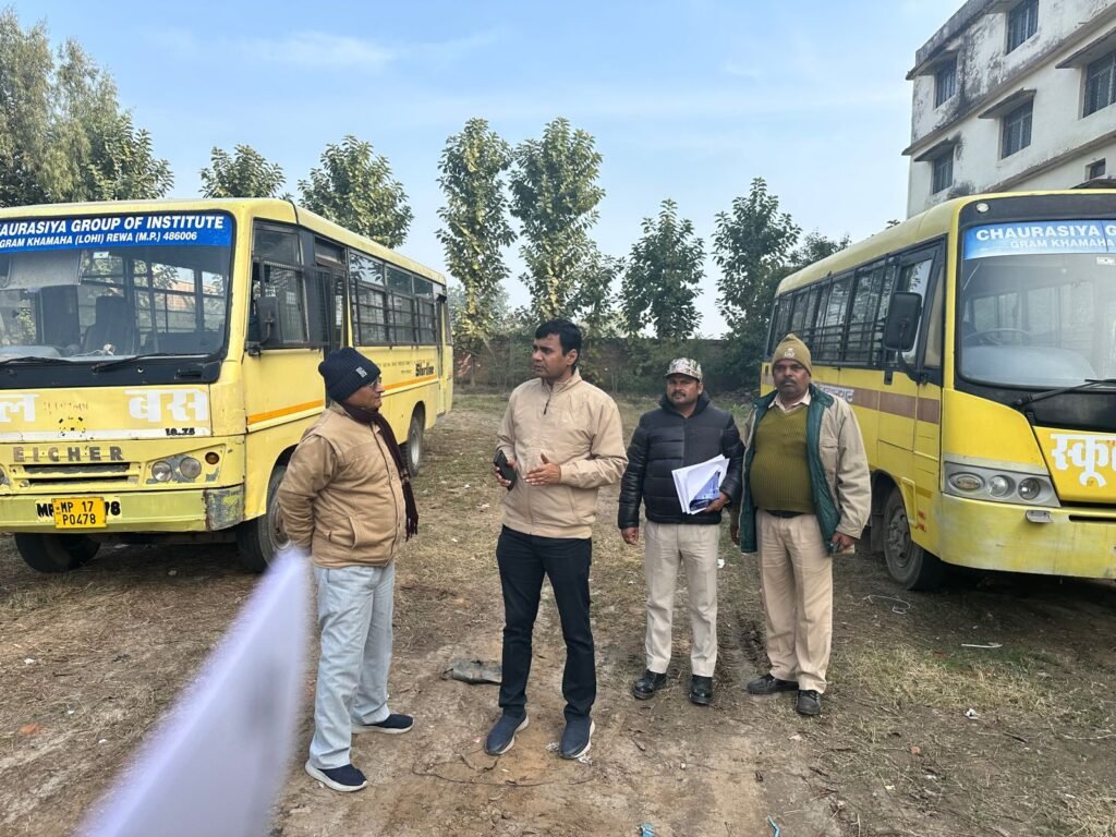 12 वर्ष पूर्ण हुई स्कूल बसो का बंद कराया गया संचालन