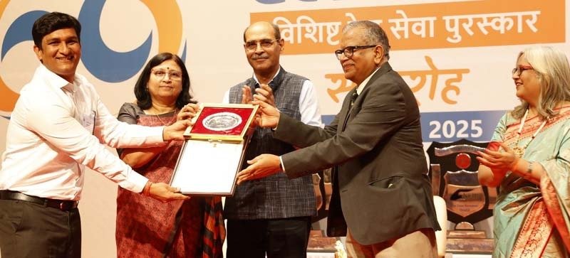 रतलाम मंडल के तीन अधिकारियों सहित 17 रेलकर्मी विशिष्ट रेल सेवा पुरस्कार से सम्मानित 