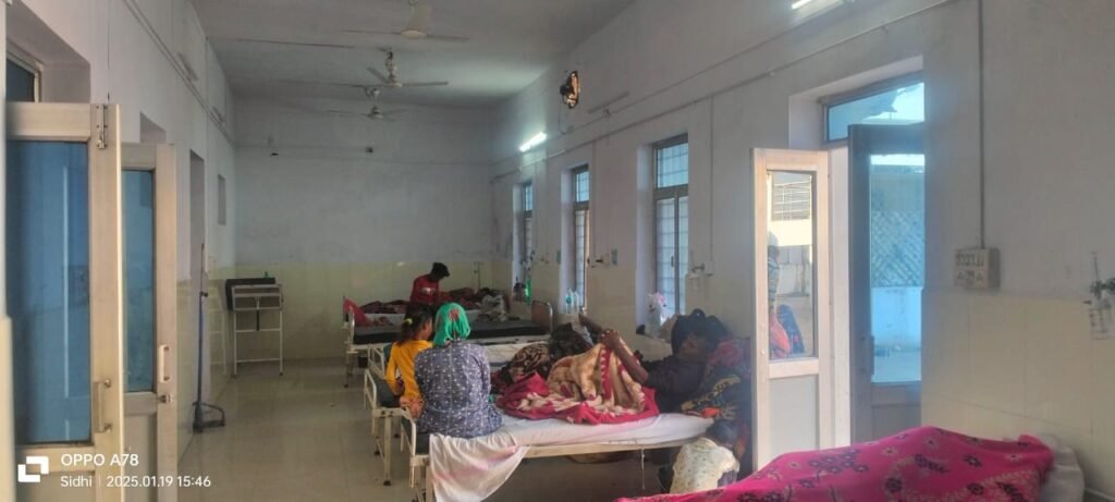 अनियंत्रित ऑटो पलटा , 5 सब्जी विक्रेता घायल 