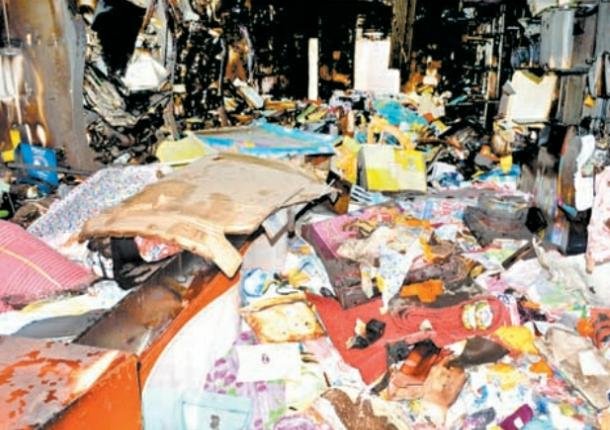 दुकान में लगी आग, कपड़े और खिलौने खाक 