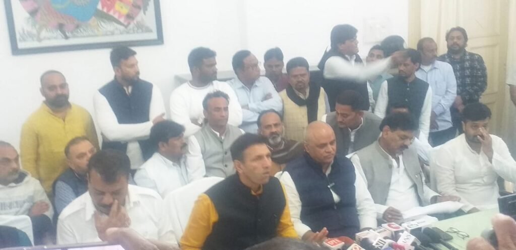 मोदी मन की बात कहते हैं सुनते नहीं, मुख्यमंत्री हैं पंगु: जीतू 