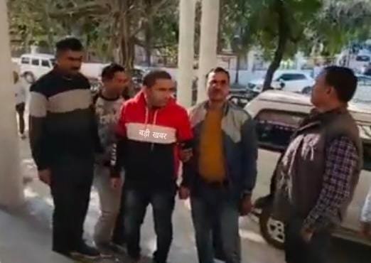 रीवा जिले के रायपुर कर्चुलियान में पदस्थ सब इंजीनियर अनुराग पाण्डेय 20 हजार की रिश्वत लेते गिरफ्तार।