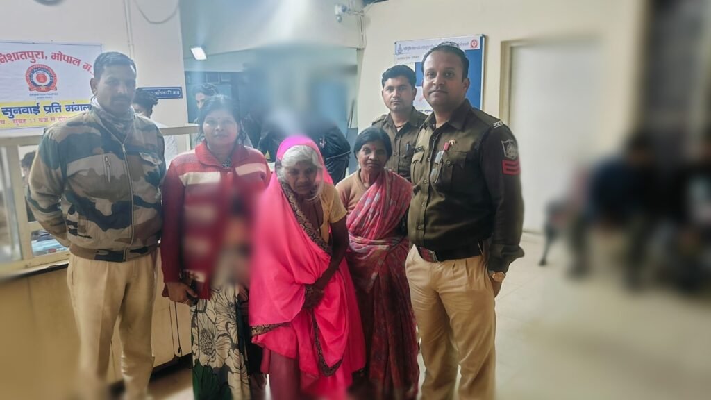 75 साल की बुजुर्ग महिला की सहायक बनी डायल 100 