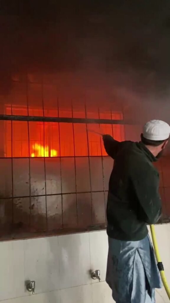 सिलाई सेंटर में लगी आग से लाखों का नुकसान 