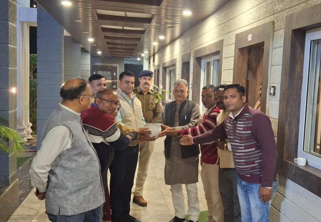 शिक्षा मंत्री इंदर सिंह परमार जी का होटल उत्सव सागर नाका में आगमन हुआ