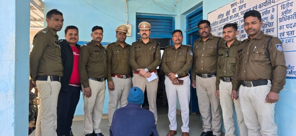 थाना दमोह देहात की सागर नाका चौकी पुलिस द्वारा पकड़ा गया गांजा