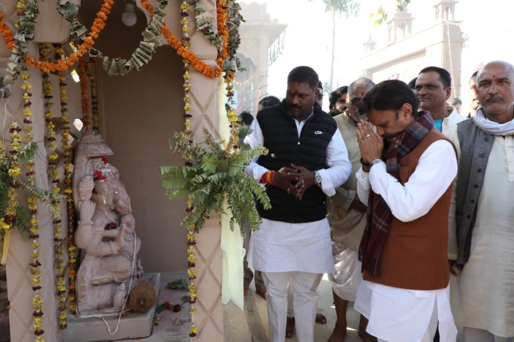 उप मुख्यमंत्री ने भटलो ग्राम में मगरदहा घाट का किया निरीक्षण