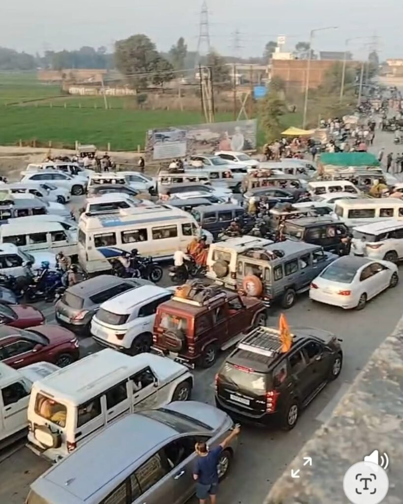 रीवा से प्रयागराज जाने वाले हाइवे-30 में वाहनो की लगी कतार