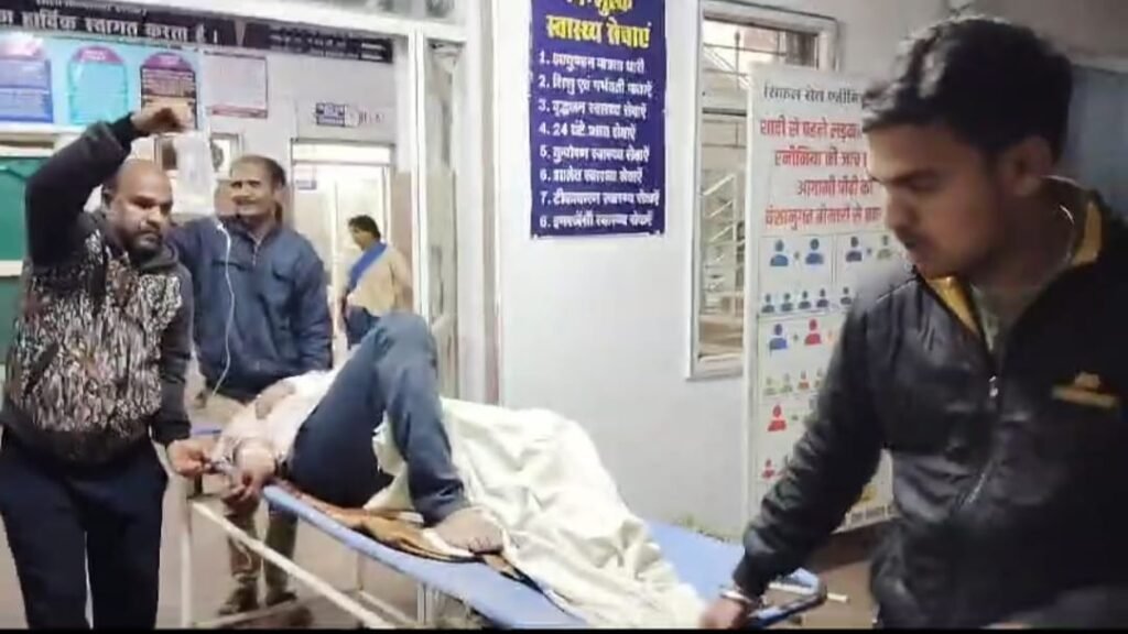 गैस सिलेंडर से भरा आइसर अनियंत्रित होकर पलटा,ड्राइवर हुआ गंभीर रूप से घायल
