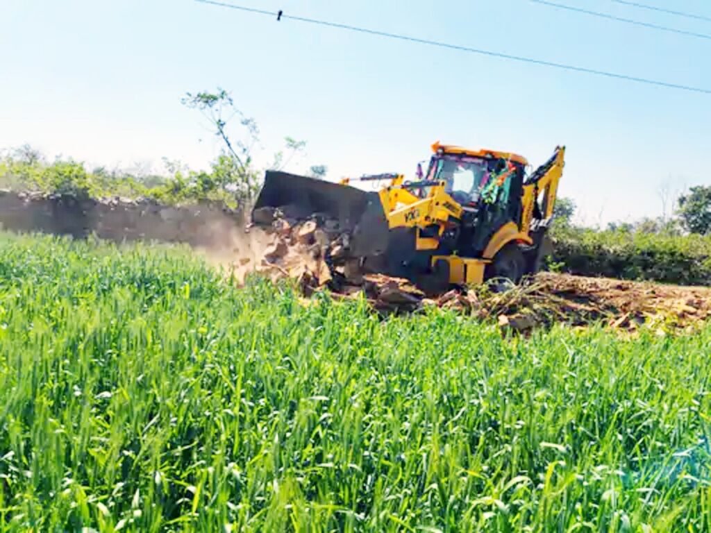 14 हजार वर्गमीटर शासकीय जमीन से हटाया अतिक्रमण, शिकायत पर कार्रवाई