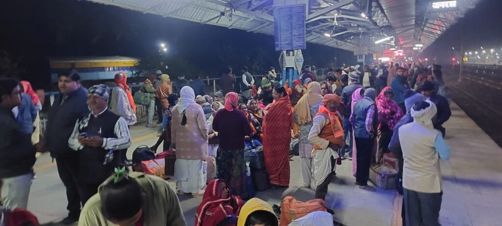 मुख्यमंत्री तीर्थ दर्शन योजना में 204 यात्री कामाख्या देवी ट्रेन से रवाना