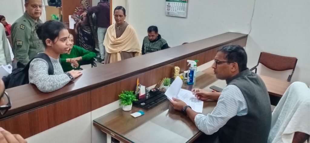 आवेदकों को समस्या निराकरण के लिए नहीं होना पड़े परेशान
