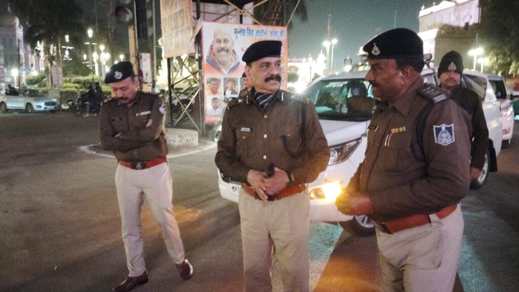 चेकिंग करने वाले पुलिस अधिकारी व कर्मचारियो को मिला पांच पांच सौ रुपए इनाम