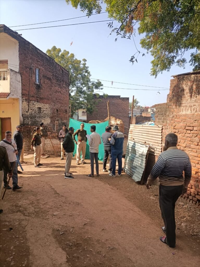 न्यायालय के आदेश पर हटाया गया बेजा कब्जा