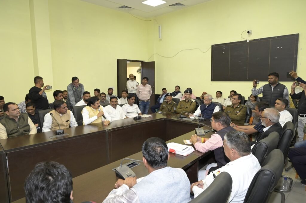 भ्रमित ना हो, सही तथ्य जान लें, अफवाहों पर ध्यान ना देंः संभागायुक्त