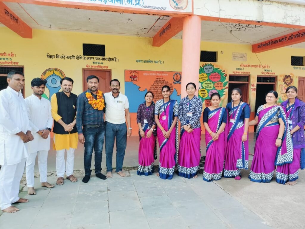 सरस्वती शिशु मंदिर जलगोन के संयोजक नियुक्त हुए राहुल मित्तल,विद्यालय परिवार ने दी शुभकामनाएं