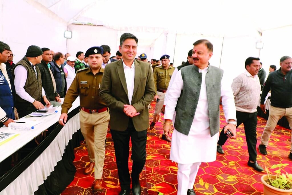 स्कूलों का निरीक्षण करें अधिकारी : मंत्री उदय प्रताप