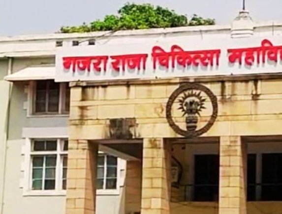 मेडिकल कॉलेज में मारपीट  मेडिसिन के जूनियर डॉक्टर ने कार्डियोलॉजी के जूनियर डॉक्टर को पीटा