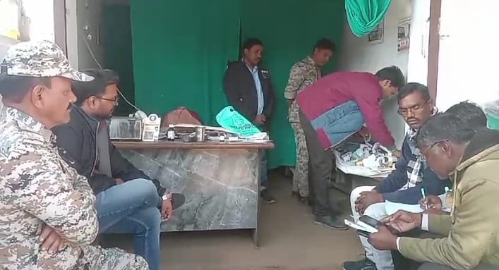 अवैध क्लीनिकों पर छापा