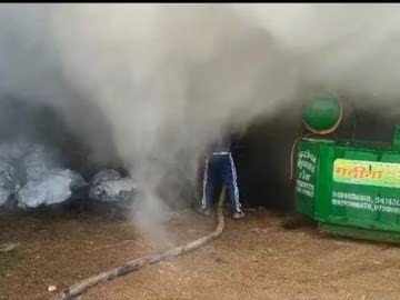 श्योपुर की गट्टा फैक्ट्री में भीषण आग, लाखों का सामान जलकर खाक