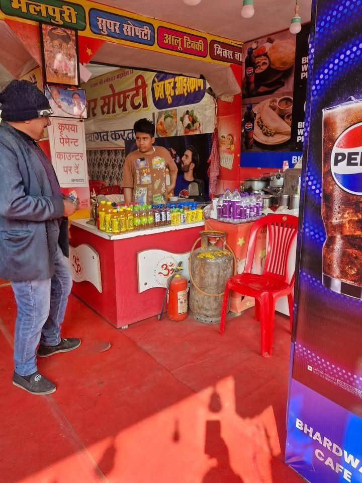 ग्वालियर मेले में खान-पान की दुकानों का निरीक्षण