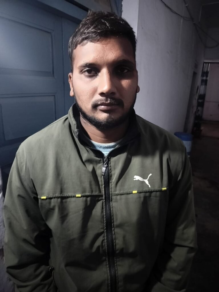 4 किलोग्राम गांजा एवं परिवहन में प्रयुक्त मोटर सायकल के साथ आरोपी धराये