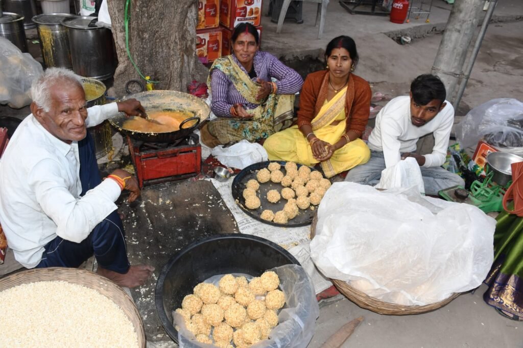 मकर संक्रांति में लगेगी आस्था की डुबकी, खिचड़ी की सुगंध के साथ आसमान में उड़ेगी पतंग