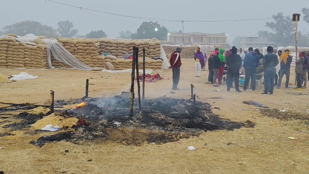 धान खरीदी केंद्र में आग लगने से जिंदा जला बिहारी श्रमिक