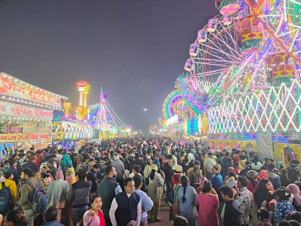 ग्वालियर मेले में मकर संक्रांति पर उमड़ी भारी भीड़, झूला सेक्टर बना आकर्षण का केन्द्र